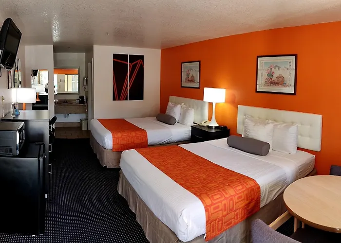 Howard Johnson By Wyndham
